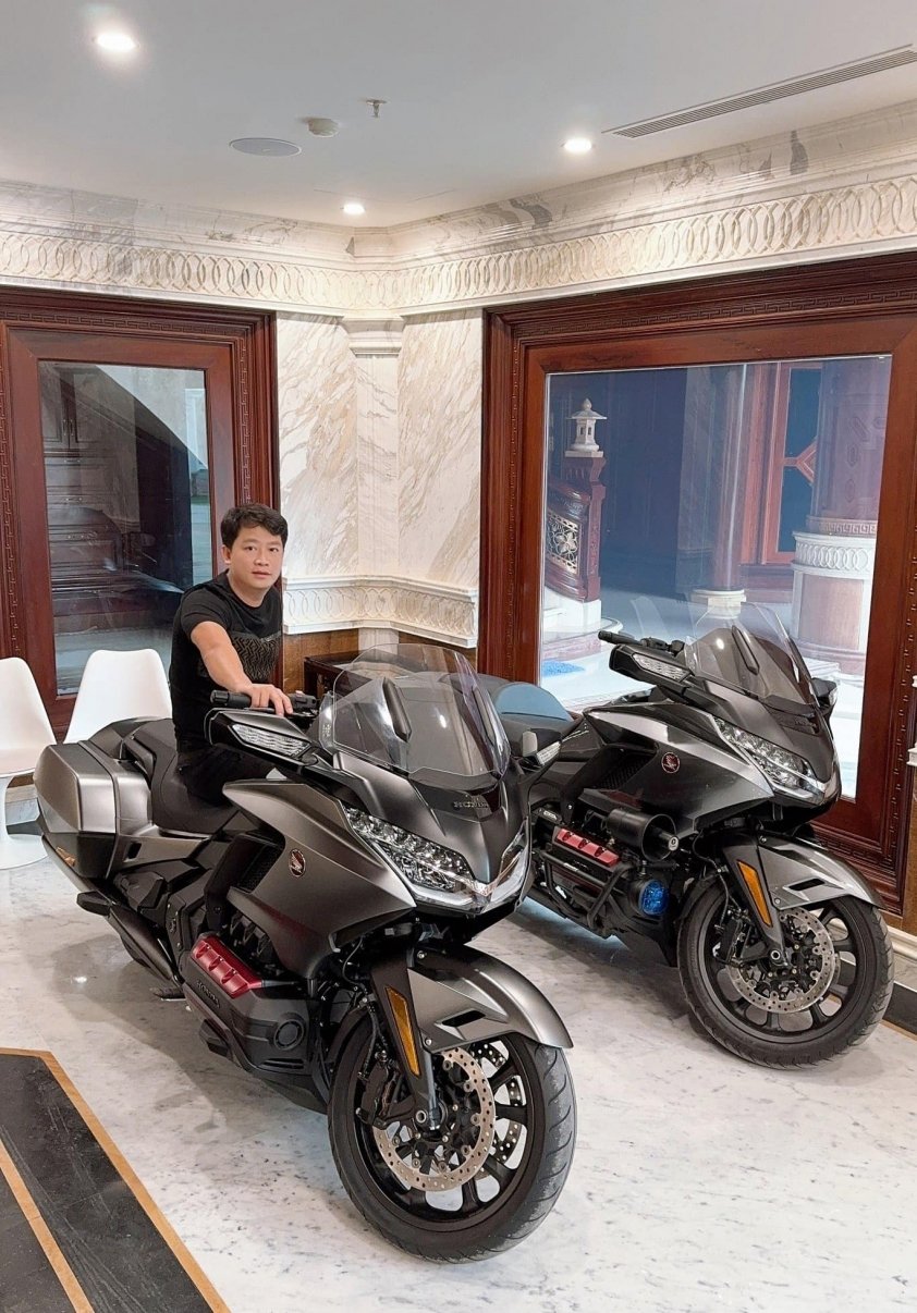 Tycoon Hoang Kim Khanh spent more than 1 billion VND to buy a two-wheeled supercar Honda Gold Wing F6B